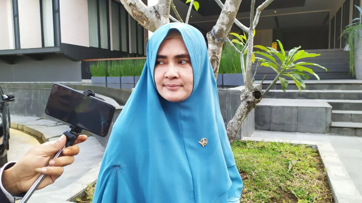 Siti Mufattahah, Anggota DPR RI Komisi XI