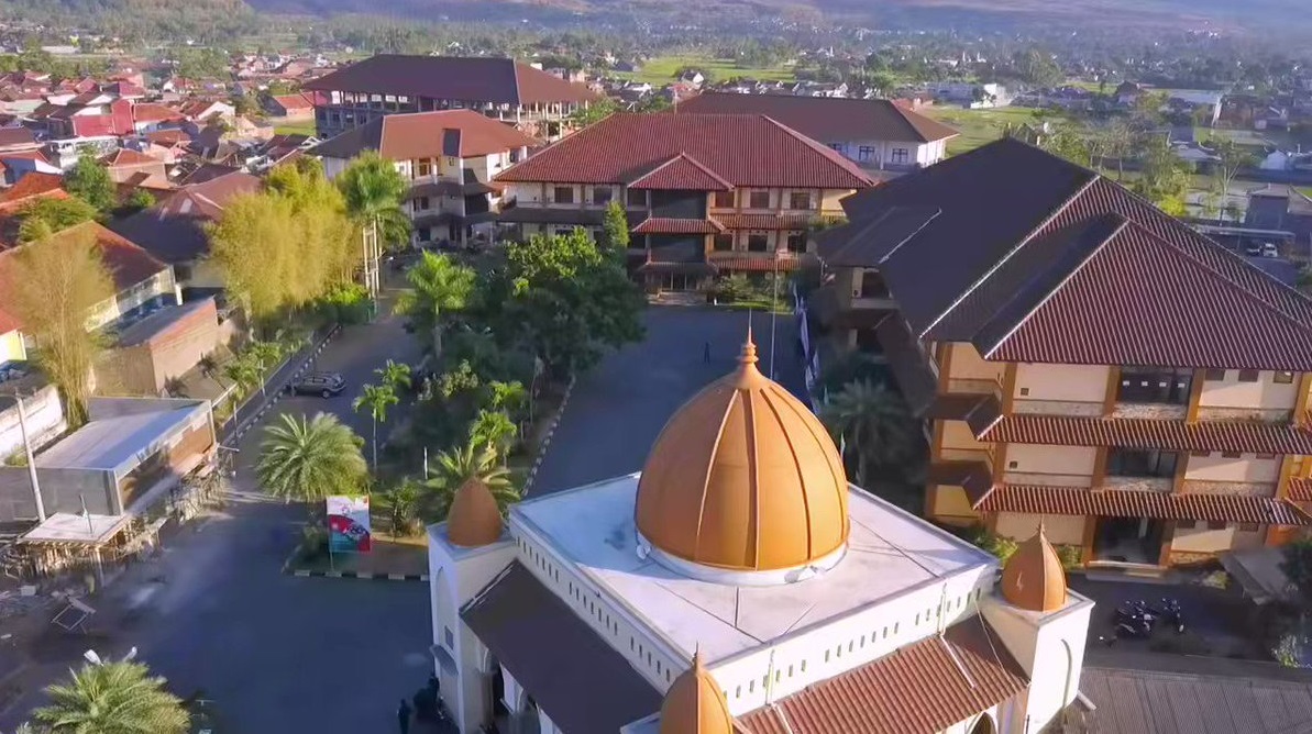 Mau Kuliah di Garut? Inilah Daftar Nama Kampus Pilihan di Garut: View Langsung Gunung Guntur