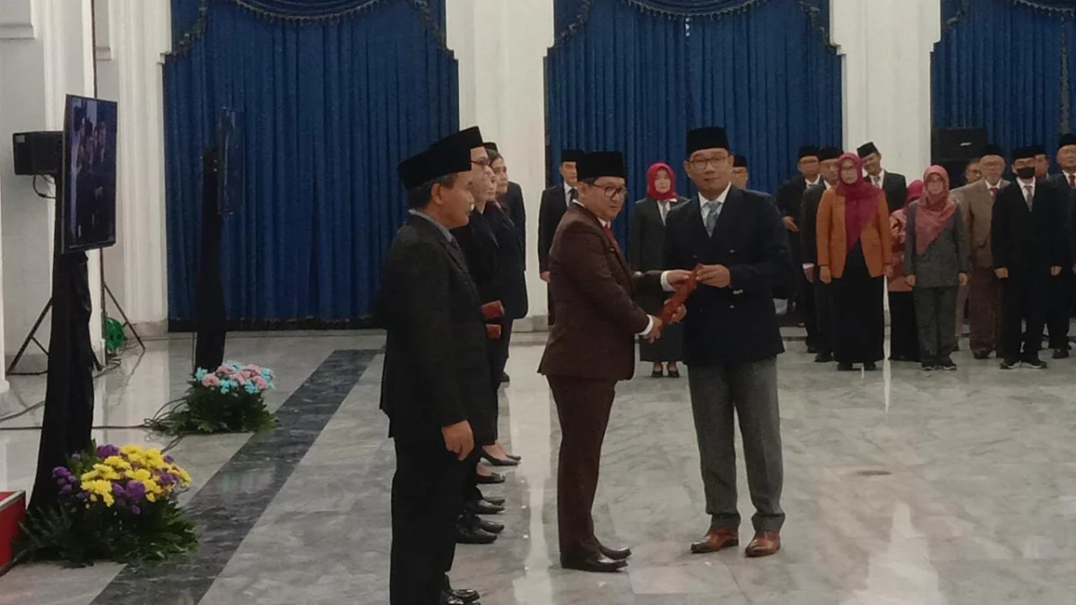 Lantik 206 pejabat di lingkungan Pemprov Jabar, Ridwan Kamil ingatkan tahun politik, Jumat 24 Februari 2023. (SANDI NUGRAHA/JABAR EKSPRES)