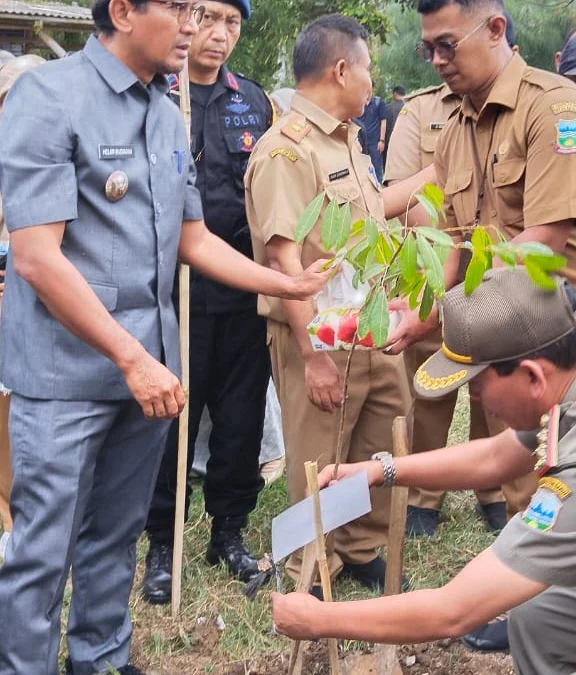 Pemkab Garut Gunakan Campuran Plastik untuk Aspal Hotmix, Wabup AJak Masyarakat Kurangi Penggunaan Plastik