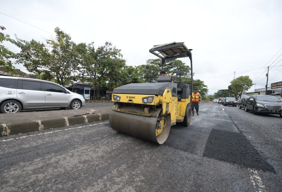 insfrastruktur jalan yang kurang memadai di Jalur Lingkar Selatan Sukabumi langsung direspon Gubenur Jawa barat Ridwan Kamil.