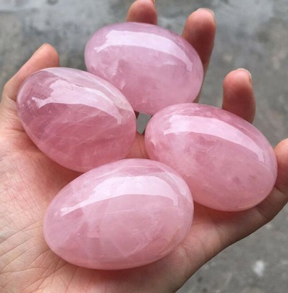 Anda Gila Karena Cinta? Batu Akik Rose Quartz Katanya Bisa Menyembuhkan Sakit Hati