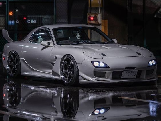 Mazda RX-7, Miliki Keunikan Mobil Sport Asal Jepang Dengan Bobot Ringan