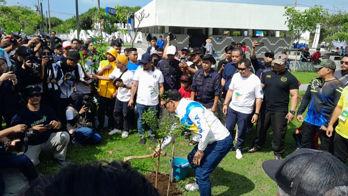 Berdayakan Petmil, Ridwan Kamil Apresiasi Pasar Leuweung Dishut Jabar