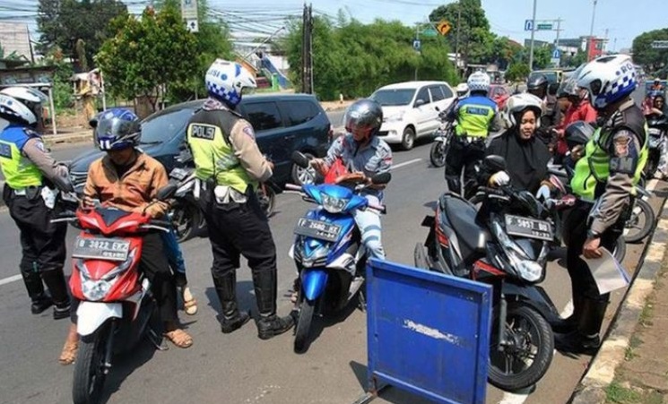 Lebih dari 10.000 Lebih Pelanggar Lalu Lintas Ditilang Manual di Jawa Barat Pada Juni 2023