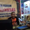 Awak media mendatangi kantor Hukum LBH Balinkras di Bandung untuk mengonfirmasi ucapan dari pegawai Pengadilan Negeri Garut