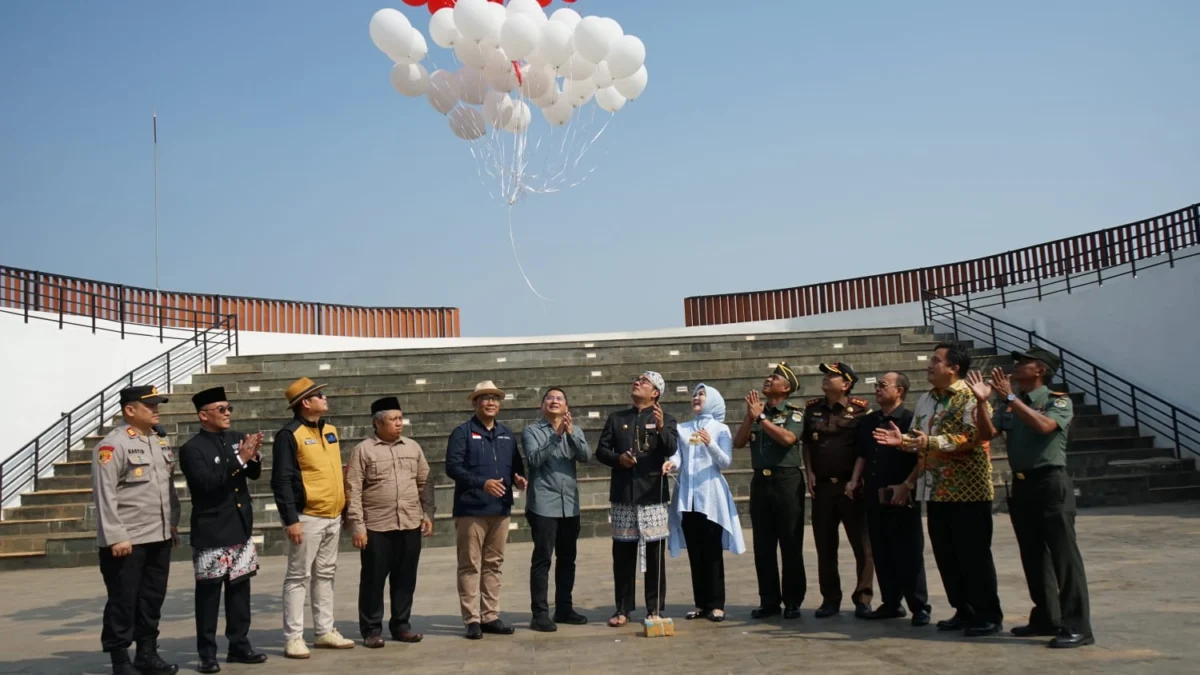 Ridwan Kamil Resmikan Alun-Alun Ajarwana Setu, Jadi Kado Spesial untuk Kabupaten Bekasi