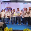 SIMBOLIS. Penyerahan kunci Mobil sebagai Grand Prize Undian Panen Hadiah Simpedes yang digelar BRI Cabang Garut, Jumat (11/8/2023)