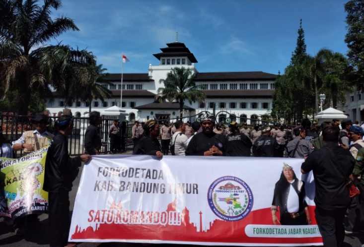 Tuntut Moratorium Pemekaran Dicabut, Massa Demo Gedung Sate