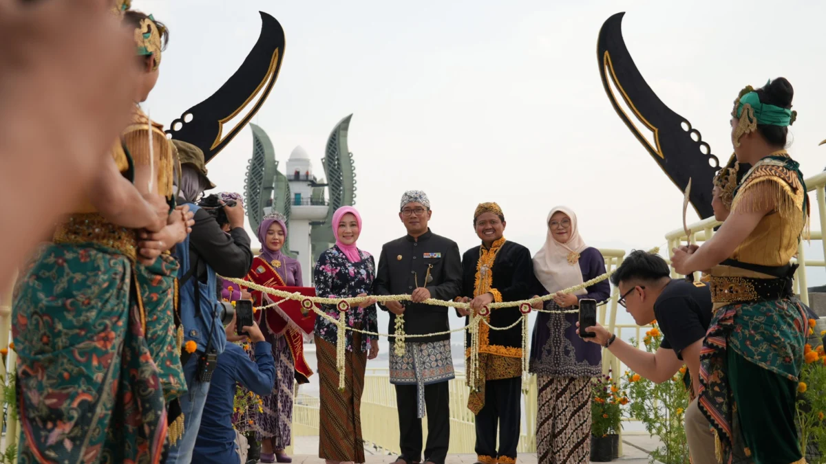 Bangunan Ikonik di Sumedang, Masjid Al Kamil Dan Menara Kujang Sapasang Diresmikan