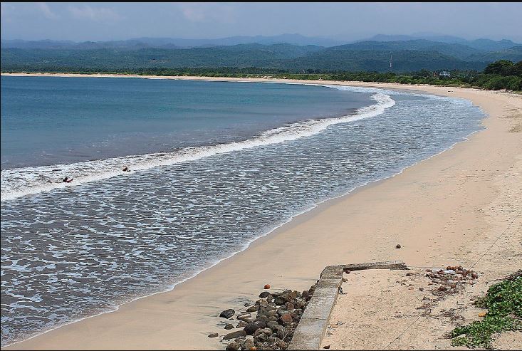 Ingin Liburan Ke Pantai, Tapi Bingung? Tenang Cara Alternatifnya Kunjungi Pantai Santolo Saja