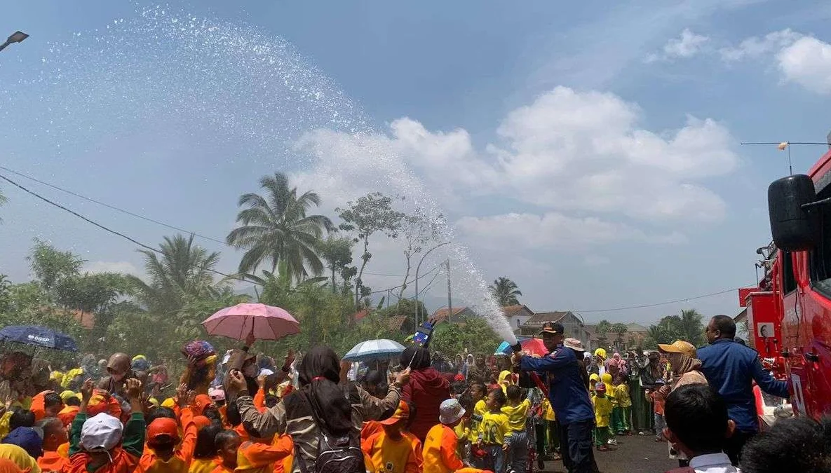 147 Anak Terpesona Dengan Masinis Dan Pemadam Kebakaran, Edukasi Interaktif Stasiun Wanaraja