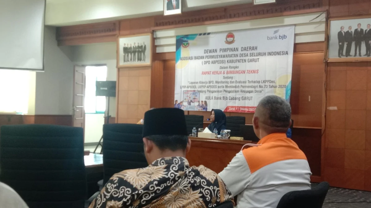 BPD mendapatkan bimbingan teknis dan sosialisasi evaluasi di aula bjb Garut