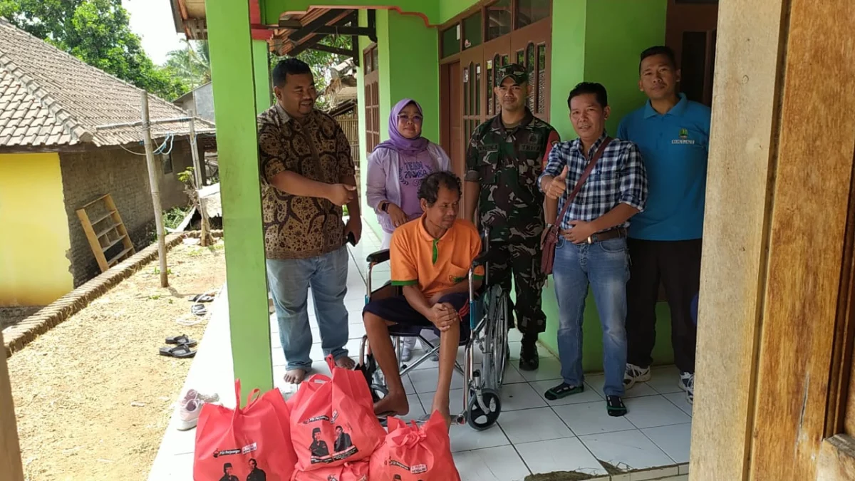 Yudha Legislator Garut Bersama Dinsos Bantu Aceng, Tak Bekerja Karena Lumpuh