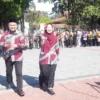 Kepala Dinas di Garut Berlomba Mengikuti Catwalk Hari Batik Nasional