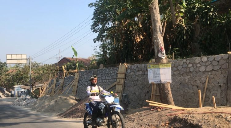 Pembangunan TPT Jalan di Desa Keresek Terbengkalai