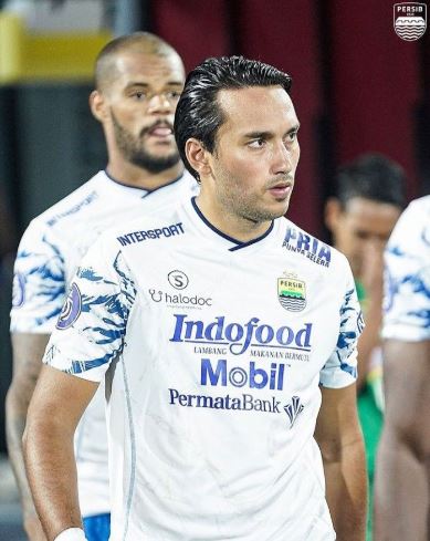 Ezra Walian Berambisi Ingin Bawa Persib Bandung Menang Melawan Dewa United