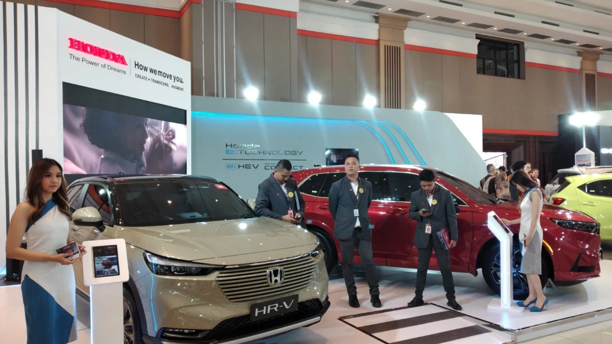 Pameran otomotif GAIKINDO Indonesia International Auto Show (GIIAS) di Bandung resmi dibuka, Rabu (22/11) di Sudirman Grand Ballroom