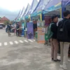 Stan perusahaan yang mengikuti Job Fair di SMKN 9 Garut.