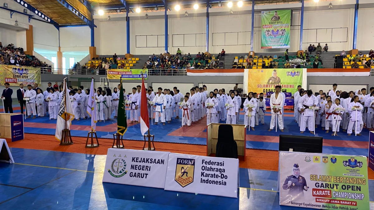 Ratusan Karateka Jawa Barat ikuti Karate Open Championship Piala Kajari Garut