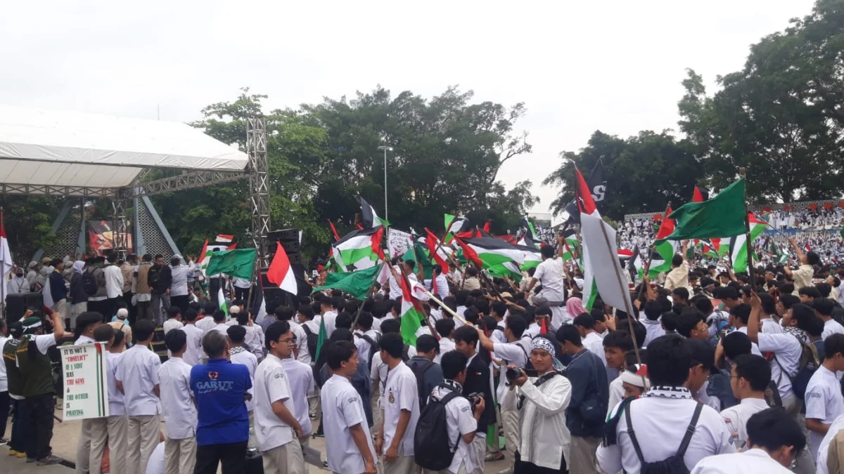 Ribuan Massa Gelar Aksi Bela Palestina di Alun-alun Garut