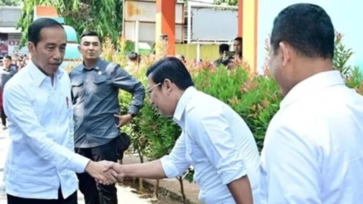 Jokowi Melanjutkan Program Bagi-Bagi Beras Gratis Hingga Juni 2024