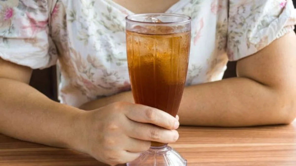 Minum Es Teh Setelah Makan, Ternyata Ini Bahayanya