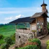 Wisatawan bisa melihat momen matahari terbit berlatar Gunung Ciremai di Desa Bantaragung di Kabupaten Majalengka.