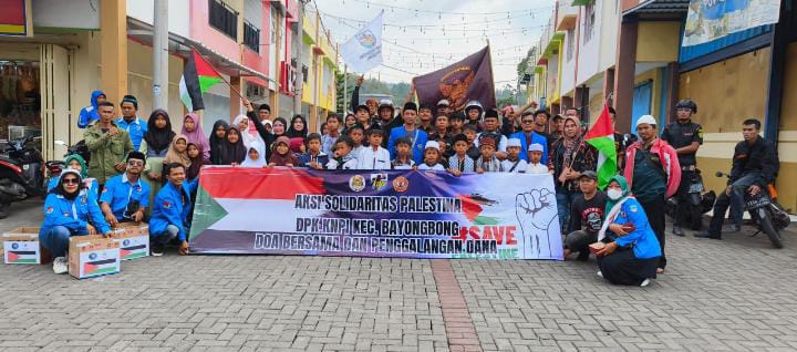 Pokdarkamtibmas Sektor Bayongbong, KNPI DPK Bayongbong, remaja masjid dan sejumlah ormas melakukan penggalangan dana untuk membantu Palestina