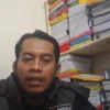 Ketua Bawaslu Garut, Ahmad Nurul Syahid Saat diwawancarai Oleh Sejumlah Awak Media, di Kantor Bawaslu, Jalan Rancabango, Kwcamatan Tarogong Kaler, Kabupaten Garut, Selasa 28 November 2023.