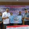 Kepala Lapas Kelas IIB Garut, Rusdedy, A. MD. IP., SH., M.Si foto bersama dengan kepala cabang BRI Garut setelah penandatanganan kerjasama