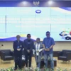 Perwakilan Traveloka, akademisi, dan Dinas Pariwisata daerah berfoto bersama pada forum diskusi mengenai studi dampak sosial-ekonomi Traveloka yang diselenggarakan di Politeknik Pariwisata NHI Bandung, pada 12 Desember 2023. Kegiatan serupa juga digelar Traveloka di dua universitas ternama di Bali dan Yogyakarta, seiring komitmen Traveloka dalam pengembangan potensi pariwisata berkelanjutan untuk mendorong pertumbuhan ekonomi di Indonesia.