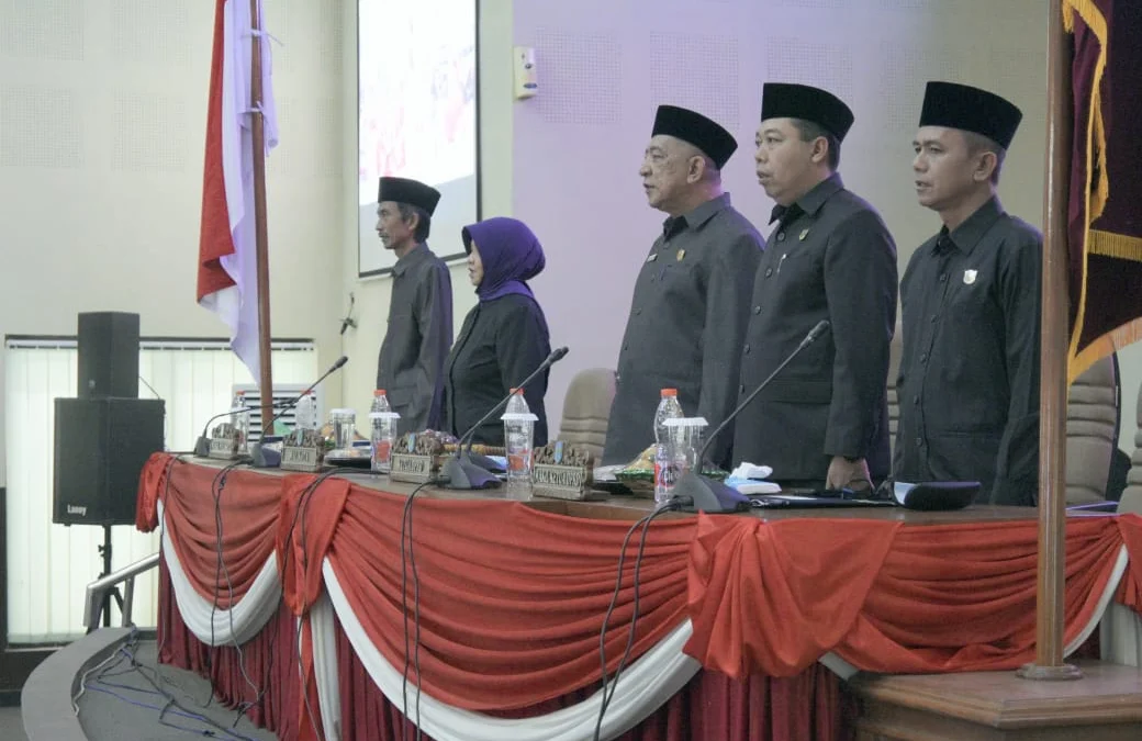 Walikota dan Wakil Walikota Banjar Hadiri Rapat Paripurna Terakhir