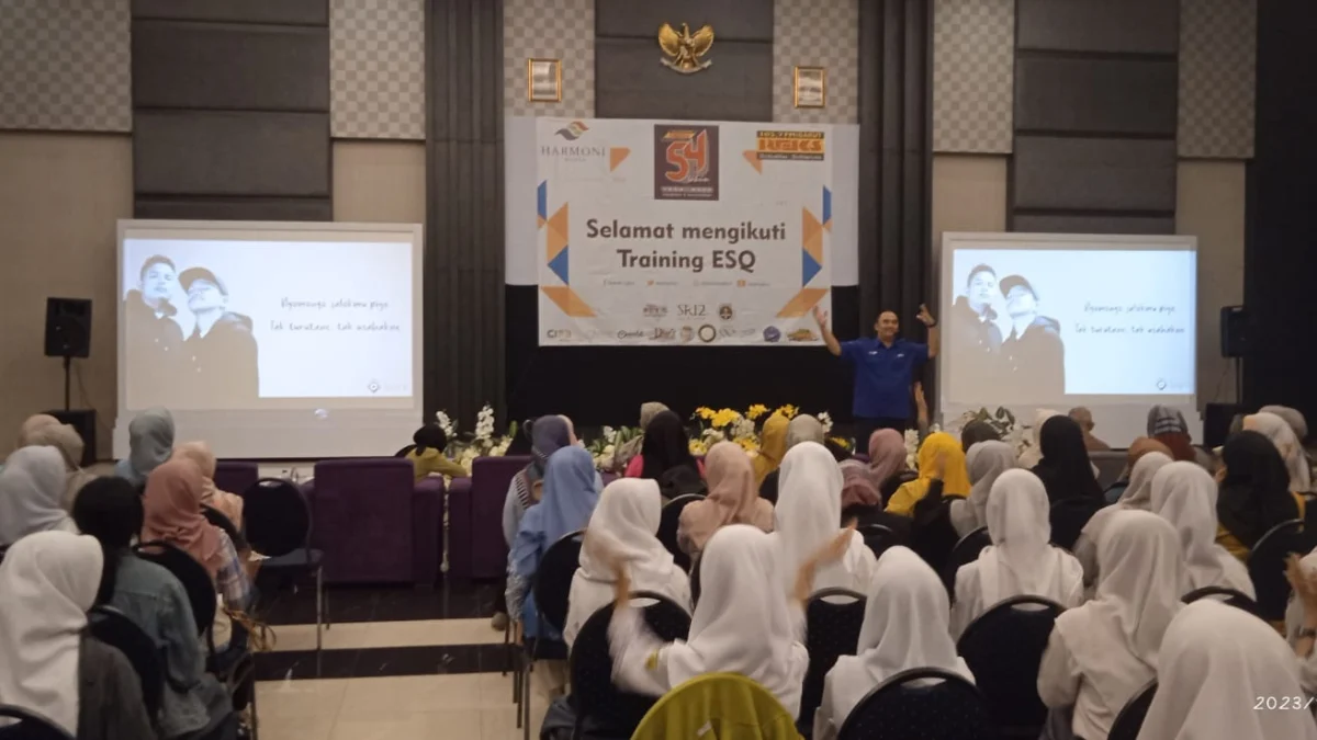 Milad ke-54, Radio Reks FM Garut Gelar Training ESQ Bagi Pelajar Anak-anak Muda Pelajar Garut Saat Mengikuti Training ESQ Dalam Rangka Milad Ke-54 Radio Reks FM Garut, di Hotel Harmoni, Jalan Cipanas Baru, Kecamatan Tarogong Kaler, Kabupaten Garut. Selasa 12 Desember 2023.