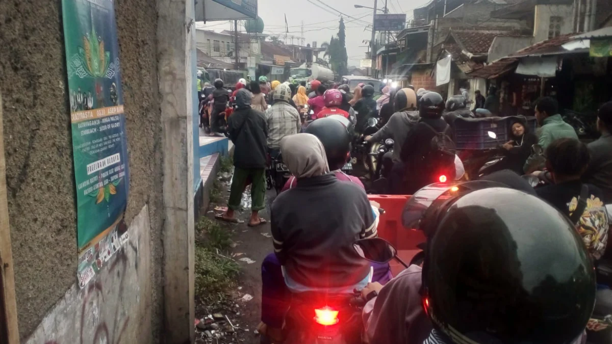 Jalan Nasional Diterapkan One Way, Pengendara di Garut Bersabar Tunggu Giliran Jalan