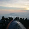 Suasana di Puncak Gunung Guntur Kabupaten Garut ketika musim liburan (foto : Muhamad Erfan/Radar Garut)