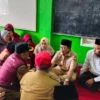 Bupati Cianjur menyambangi kediaman keluarga pengantin wanita yang nikah sejenis