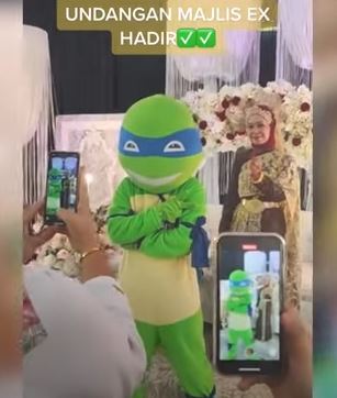 Ditinggal Nikah Setelah 7 Tahun Pacaran, Pria Ini Nekat Menjadi Ninja di Nikahan Mantan