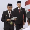 Bey Machmudin pj Gubernur Jabar memberikan sambutan dalam pelantikan pj Bupati Garut di Gedung Sate