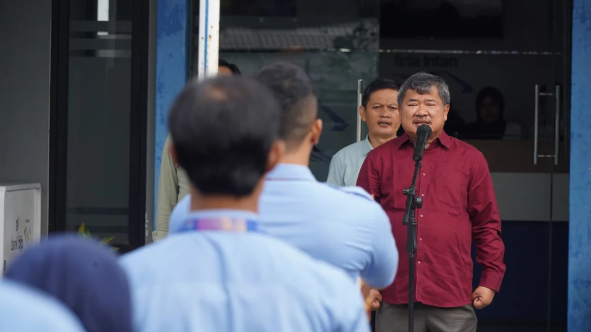 Bupati Garut Rudy Gunawan memimpin apel pagi bersama jajaran PDAM Tirta Intan