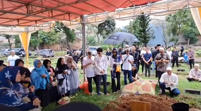 Antar Jenazah Ibunda ke Tempat Peristirahatan Terakhirnya, Begini Raut Wajah Maxime Bouttier