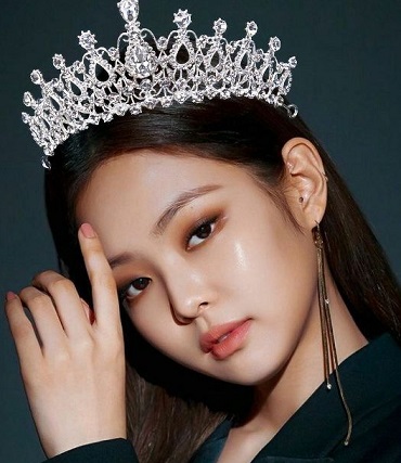 Jennie BLACKPINK Rayakan Ulang Tahun ke-28 dan Rokok Agensi Baru dengan Vlog Kue Ulang Tahun