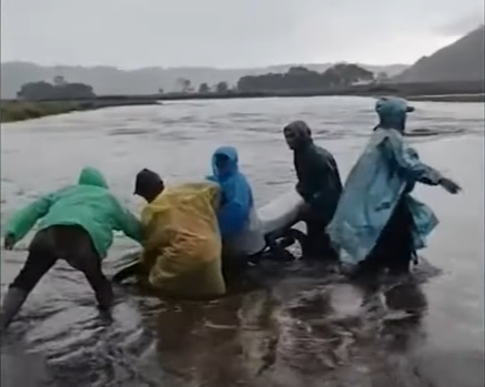 Curah Hujan Tinggi di Gunung Bromo Picu Banjir Bandang di Lautan Pasir