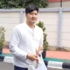 Jenguk Sang Kakak di Tahanan, Aditya Zoni Bawakan Sate Padang