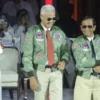 Capres Paling Gaul, Ganjar Mahfud Hadiri Debat Dengan Menggunakan Jaket Ala Top Gun