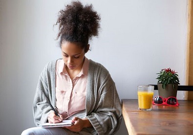 Tips Bersosialisasi Bagi Orang Introvert: Menemukan Keseimbangan yang Nyaman