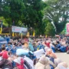 Guru honorer demo di depan Gedung DPRD Garut menuntut untuk diangkat menjadi PPPK