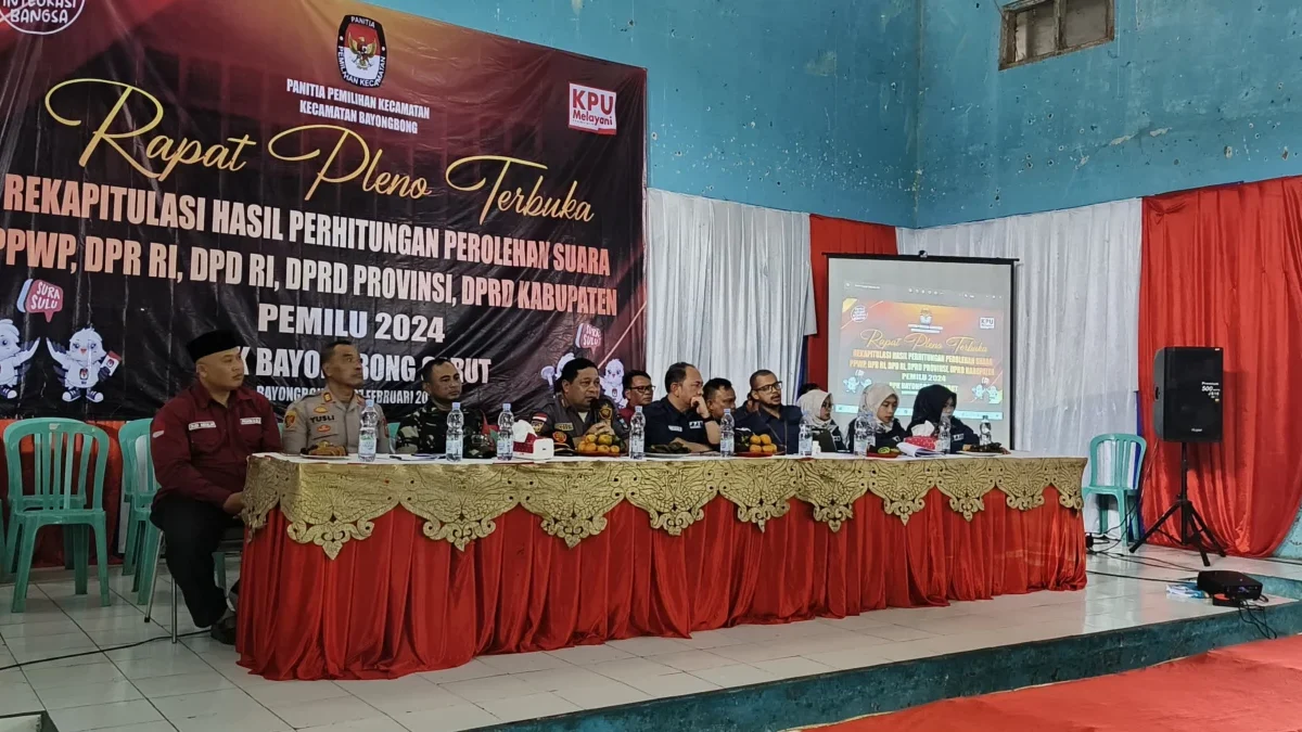 PPK Bayongbong melaksanakan rapat pleno terbuka rekapitulasi perolehan suara pemilu