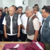 Menkop UKM bersama Pj Bupati Garut meresmikan rumah produksi bersama untuk perajin kulit Garut