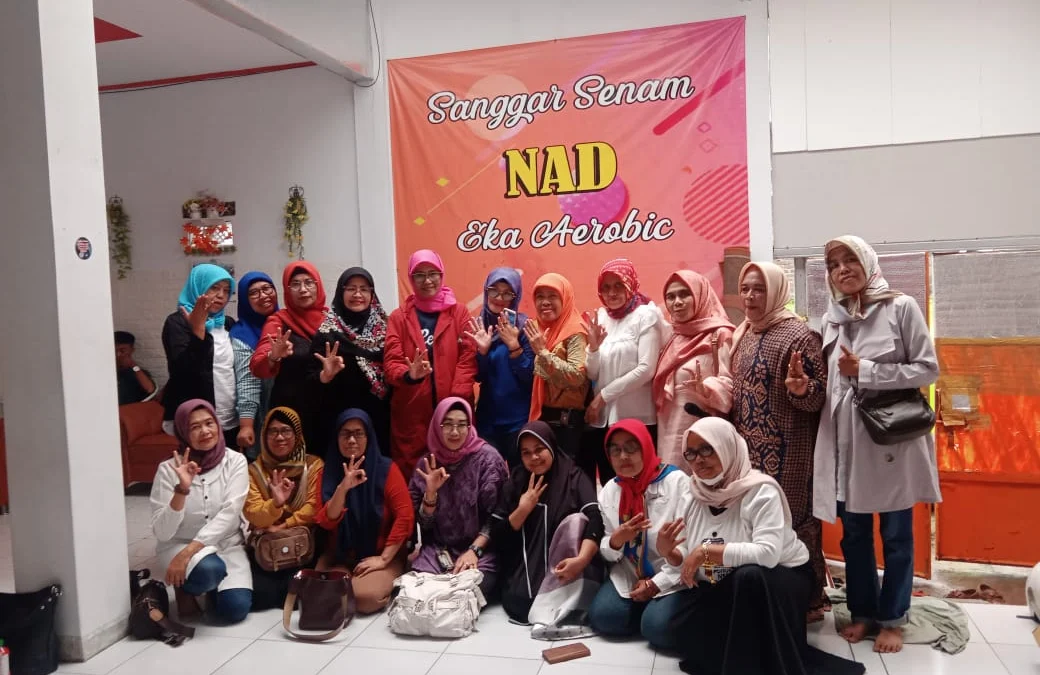 Pengurus dan Anggota Wirawati Catur Panca DPC Garut foto bersama usai senam di Sanggar Senam N.A.D